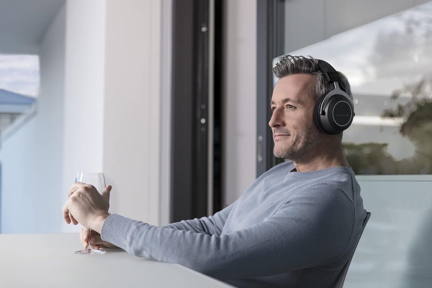 image:imagebeyerdynamic Amiron Wireless HighEnd Stereo Headphone